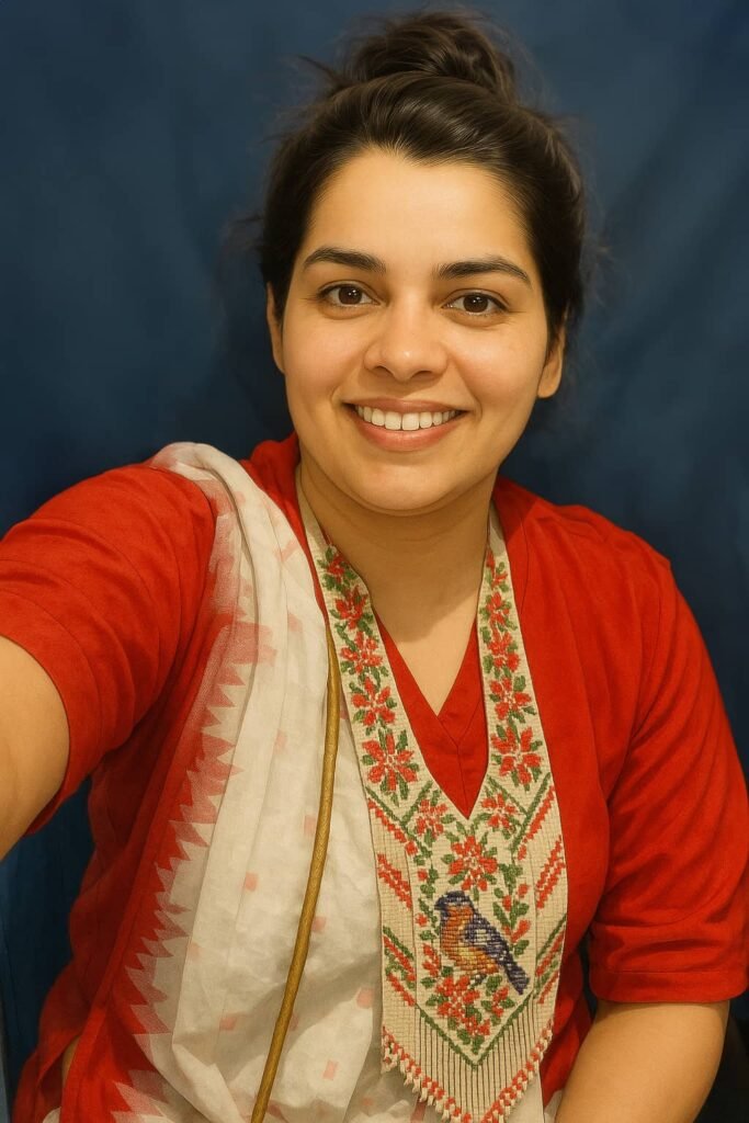 Acharya Shweta Sharma smiling, a Vedic astrologer based in Gurugram